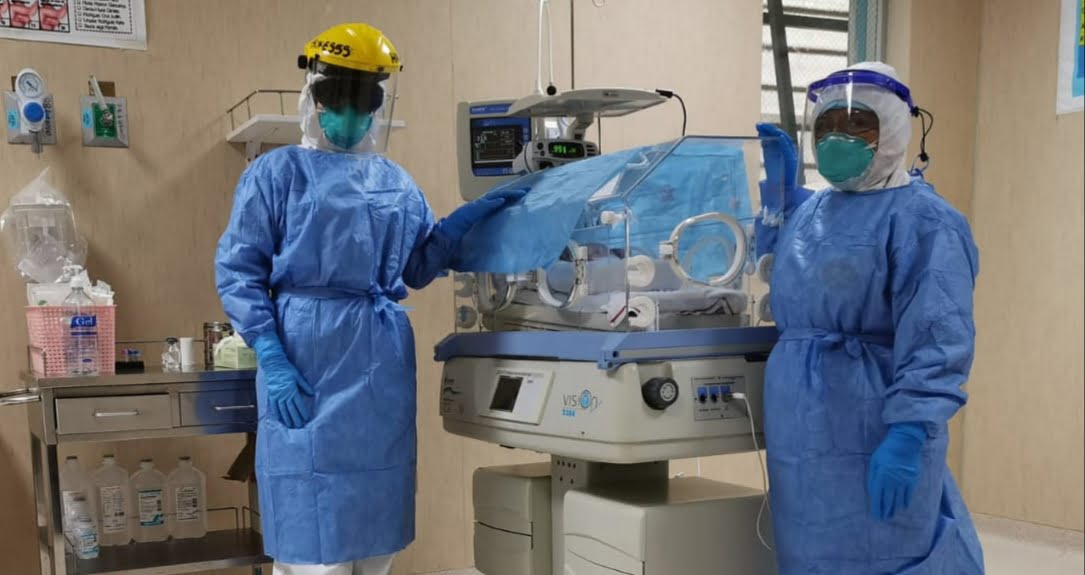 Médicos logran salvar la vida de un bebé de madre con COVID-19