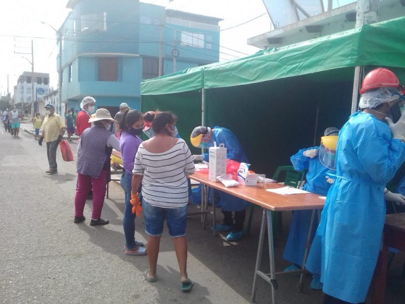 Comerciantes y policías pasaron por prueba rápida de COVID-19