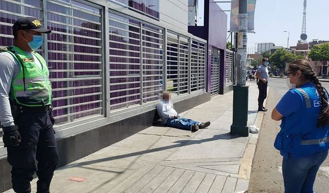 Dos personas más con síntomas de COVID-19 fallecen en vía pública