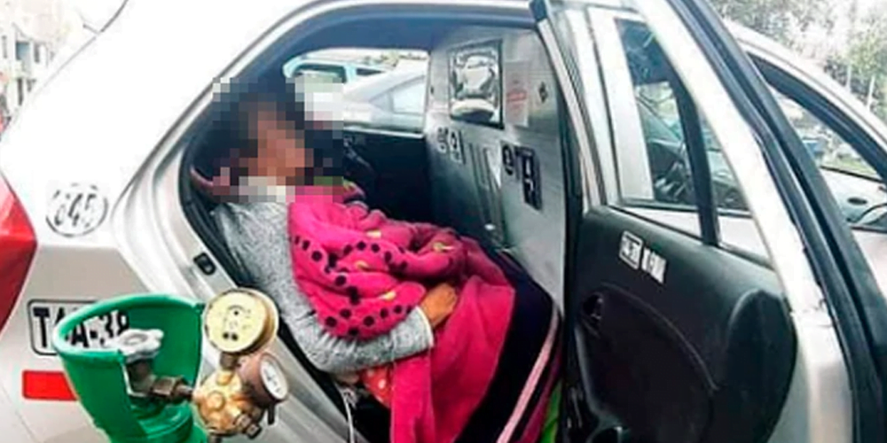 Salvan la vida de anciana que esperaba por oxígeno en un taxi