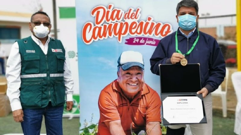 Premian a 4 liberteños por mantener la producción de alimentos en plena pandemia
