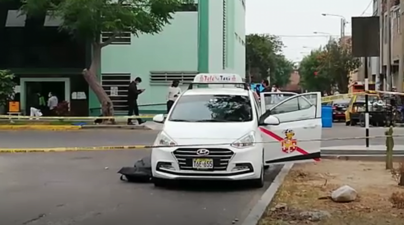 Dos taxistas fallecen frente a comisaría El Alambre