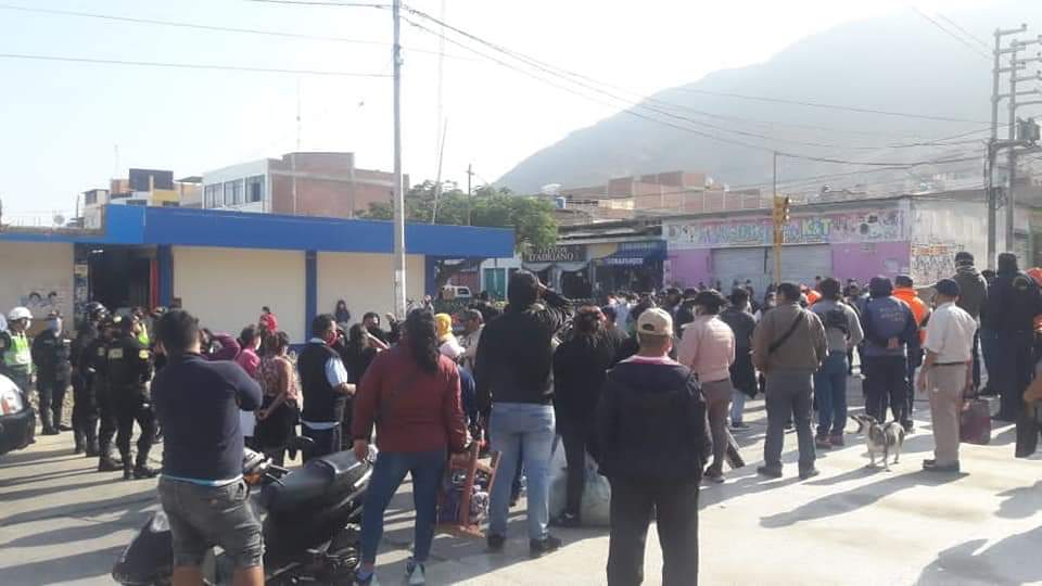 Chepén: comerciantes informales y ambulantes se enfrentan a las FF.AA, serenazgo y policía municipal