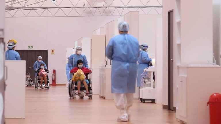 Hospital temporal solo atiende a 11 pacientes pese a tener 100 camas disponibles