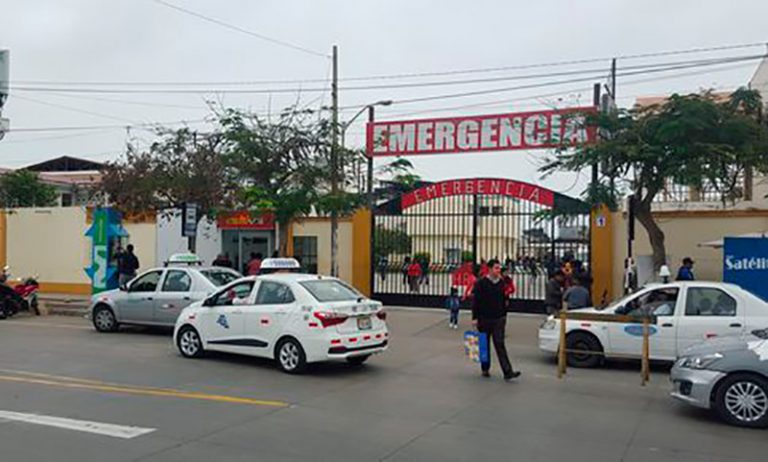 Bebé nace en la puerta de hospital Regional por falta de camas y médicos