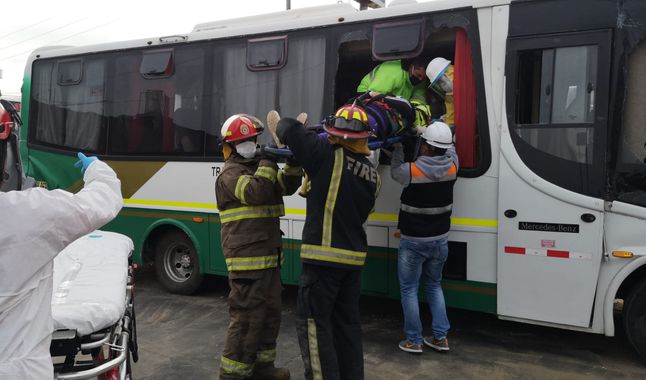 40 heridos deja triple choque en la Panamericana Norte