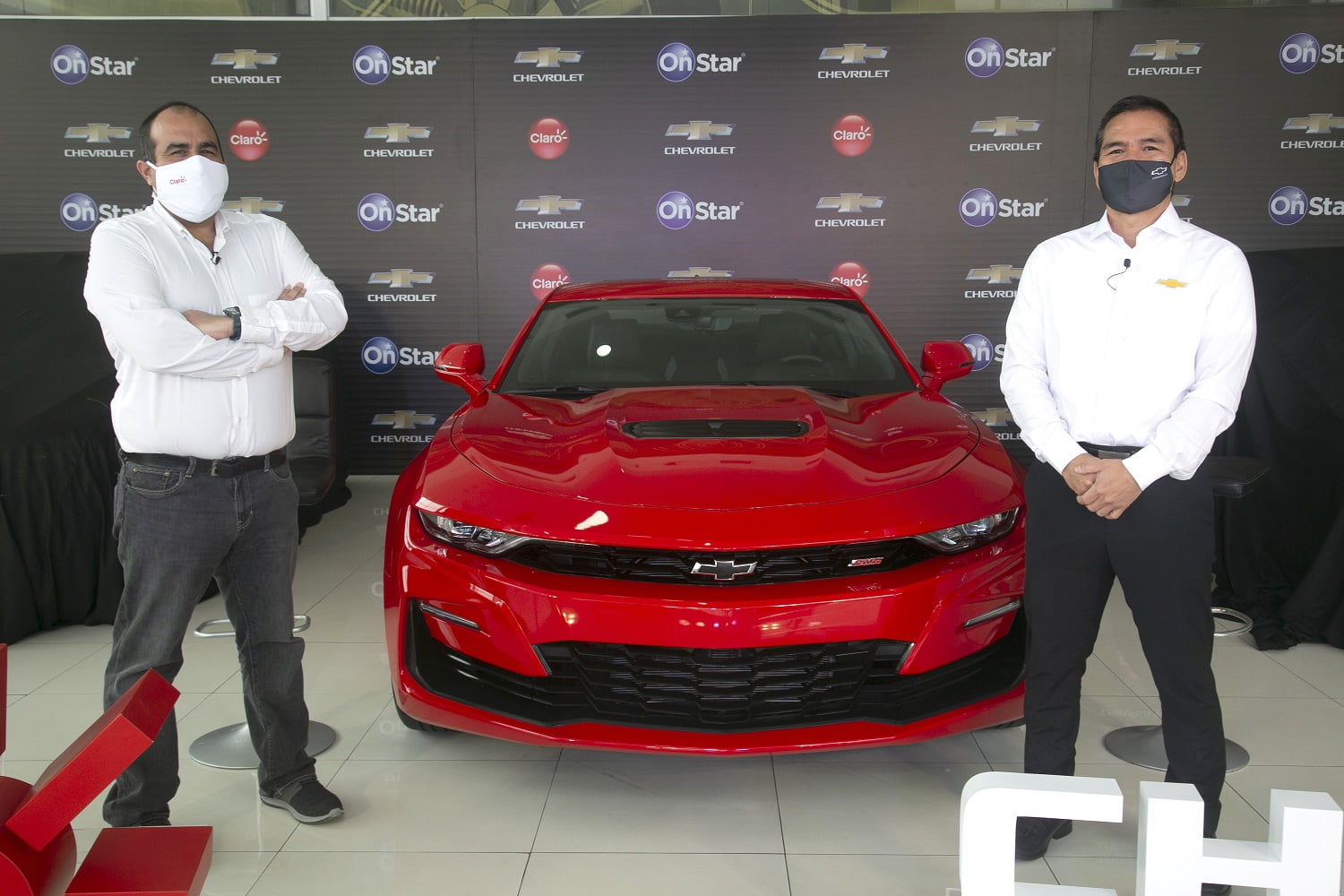 Presentan el primer “auto conectado” del país