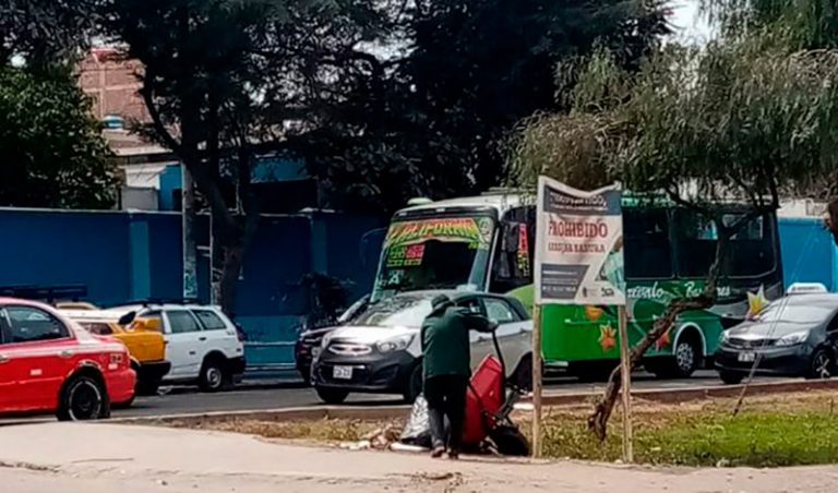 Multan al hospital Lazarte por botar residuos sólidos fuera de horario