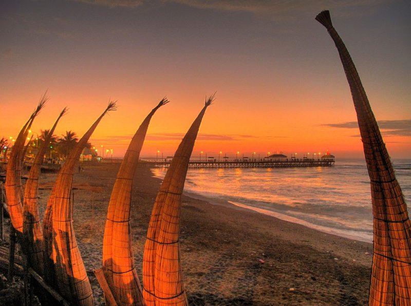 Huanchaco: Caballitos de totora en riesgo por instalación de fibra óptica