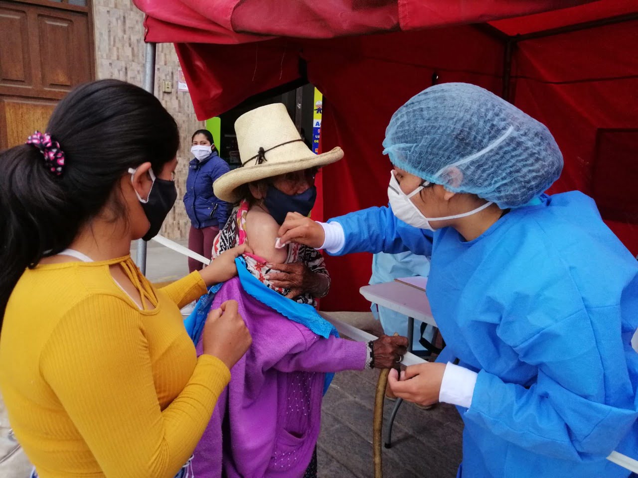 Santiago de Chuco: Vacunan a más de 800 niñas contra el VPH