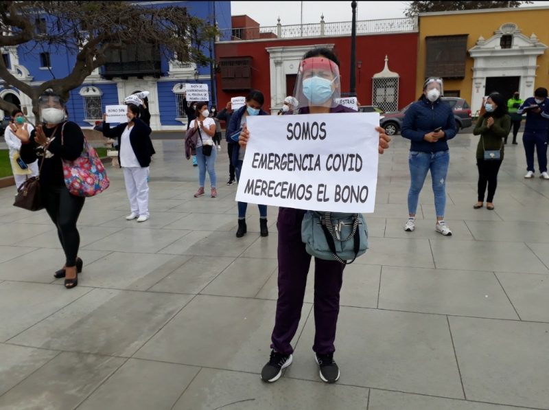 Médicos, enfermeros y técnicos protestan por incumplimiento en pago de bonos