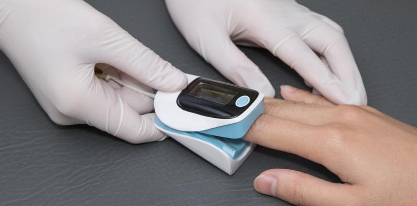 Utilizarán pulsioxímetros para detectar casos tempranos de COVID-19