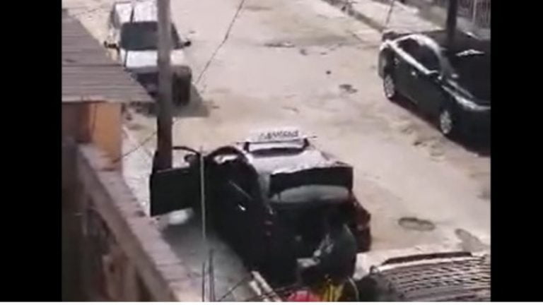 Denuncia: Taxistas toman cerveza en plena calle de El Porvenir