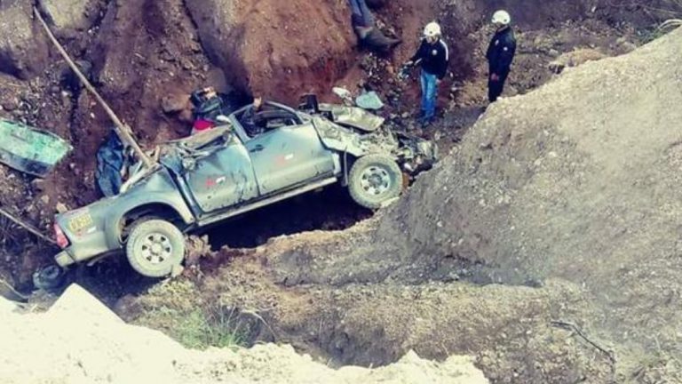 La Libertad: Camioneta cae al abismo con tres personas a bordo