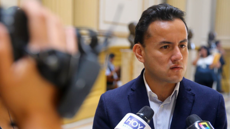 Richard Acuña quiere crear nuevas sedes para su universidad