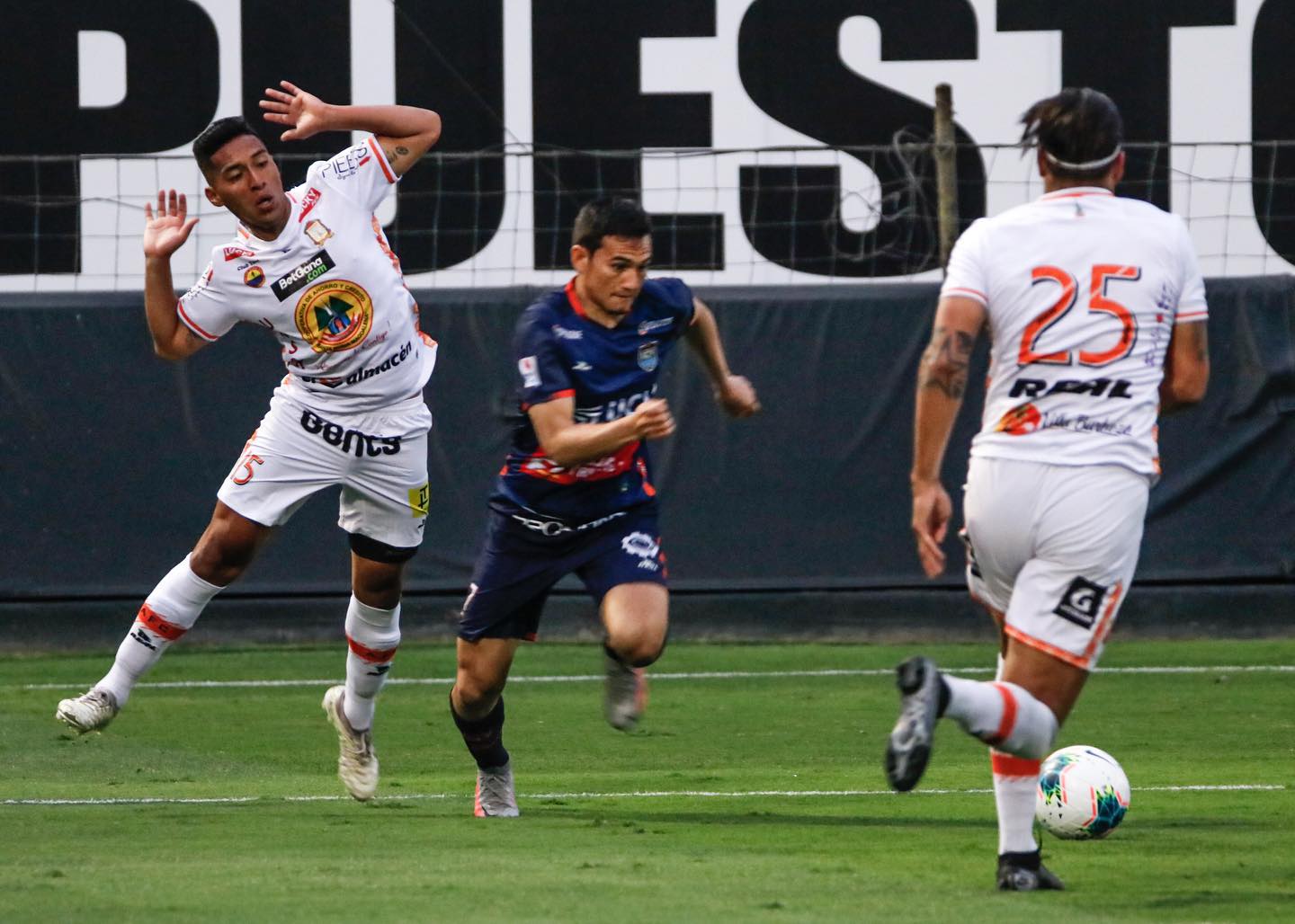 Se repartieron los Puntos: Universidad César Vallejo igualó 1 -1 ante Ayacucho fc.