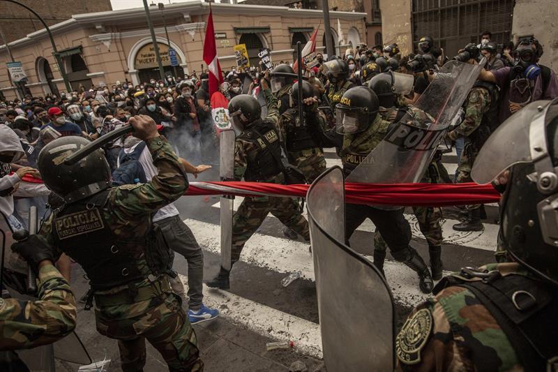 Manuel Merino había planeado reprimir las protestas con el Ejército y realizar detenciones a domicilios