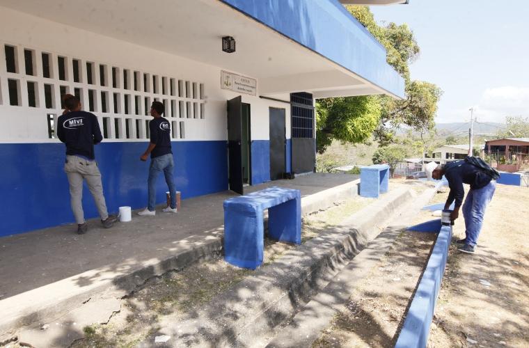 Educación: se inician trabajos para el mantenimiento de 6 mil colegios