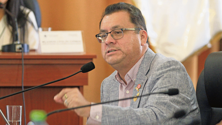 Quiroz: “Deben dejar los cargos quienes renunciaron a APP”