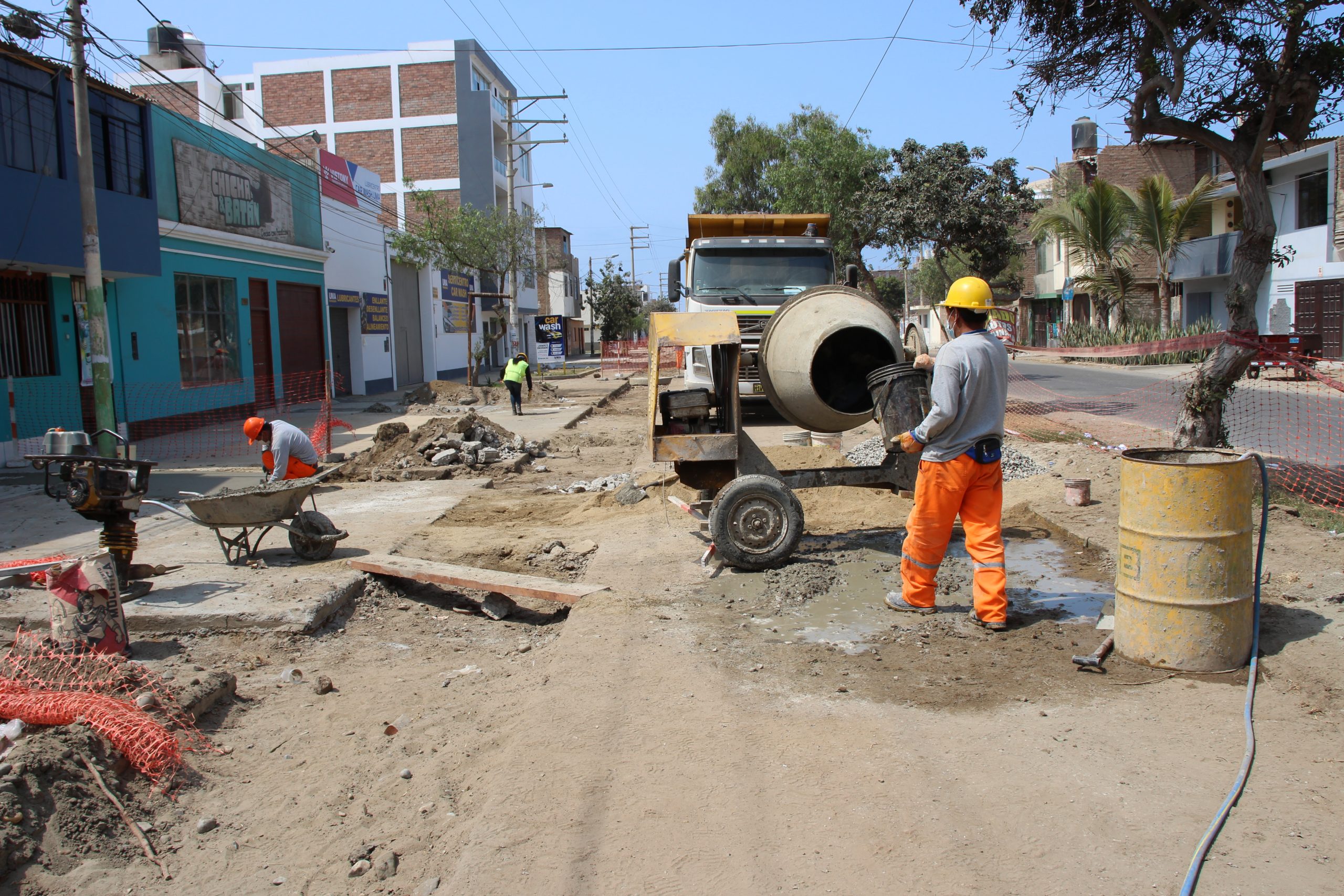 Reconstruyen red colectora que beneficiará a 2,300 habitantes de Trujillo y Víctor Larco Herrera