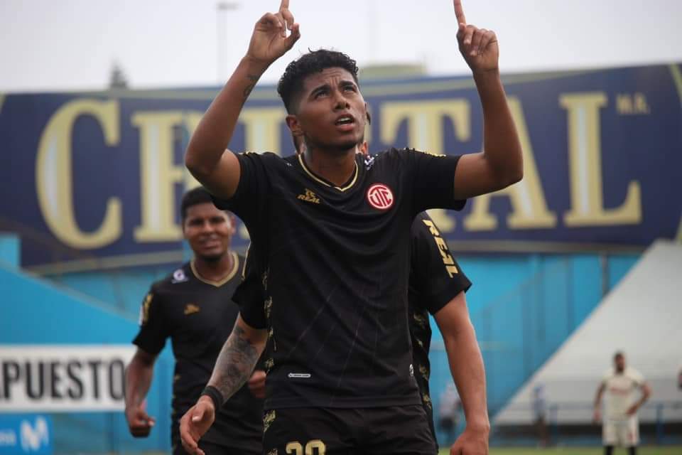 No tuvo piedad al campeón: Universitario cayó goleado ante UtC