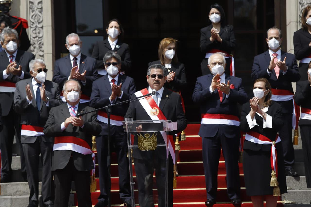Merino tomó juramento al Gabinete Ministerial tres días de haber asumido el mando