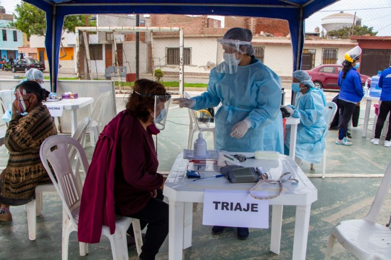Covid-19: Unos 3 mil vecinos de Víctor Larco fueron atendidos en campaña médica