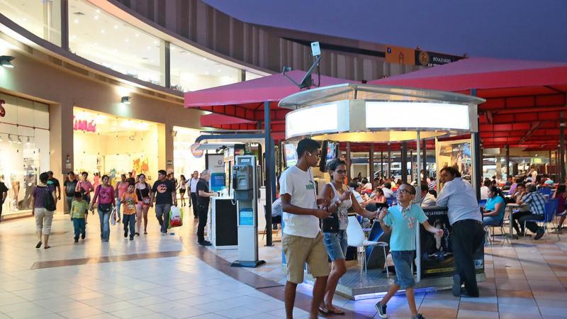 Autorizan el ingreso de niños mayores de 12 años a centros comerciales