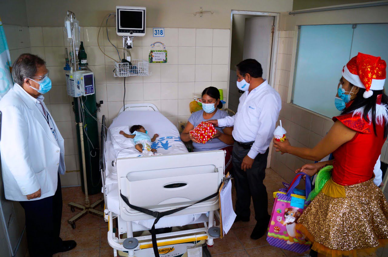La Libertad: EsSalud entregó juguetes y desayunos navideños a niños que pasan Nochebuena hospitalizados
