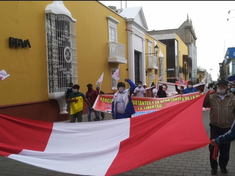 Trujillo: Manifestantes siguen reclamando devolución de aportes a la ONP