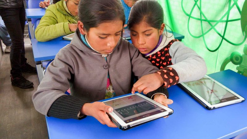 La Libertad: estudiantes de primaria recibieron tablets