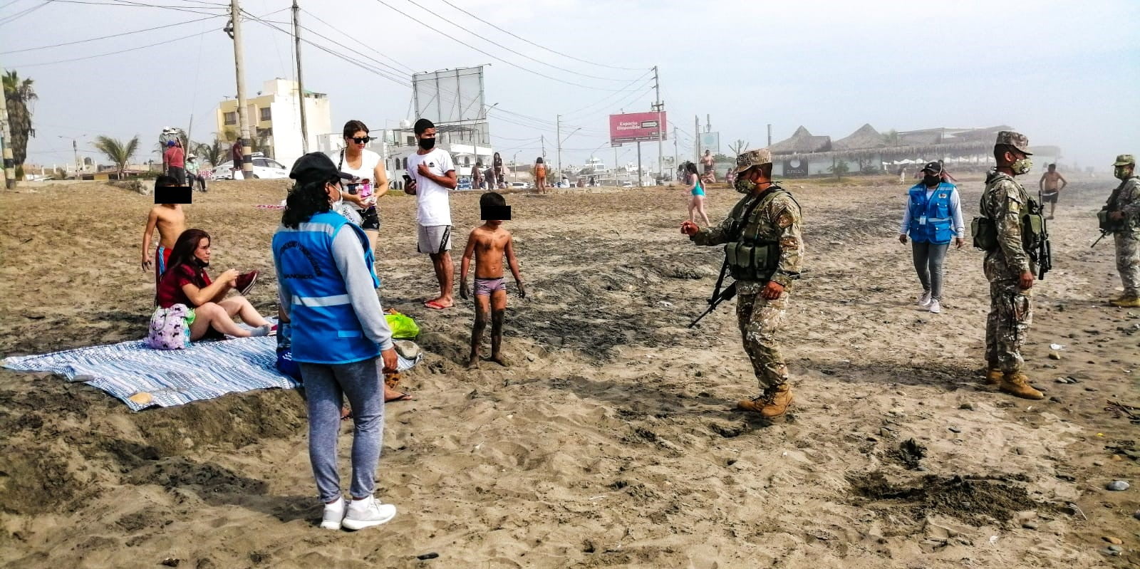 Huanchaco: retiran a cientos de bañistas de la playa