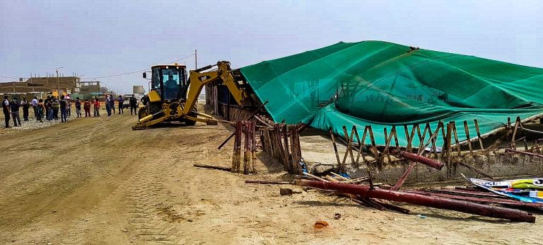 Huanchaco: destruyen 60 restaurantes rústicos