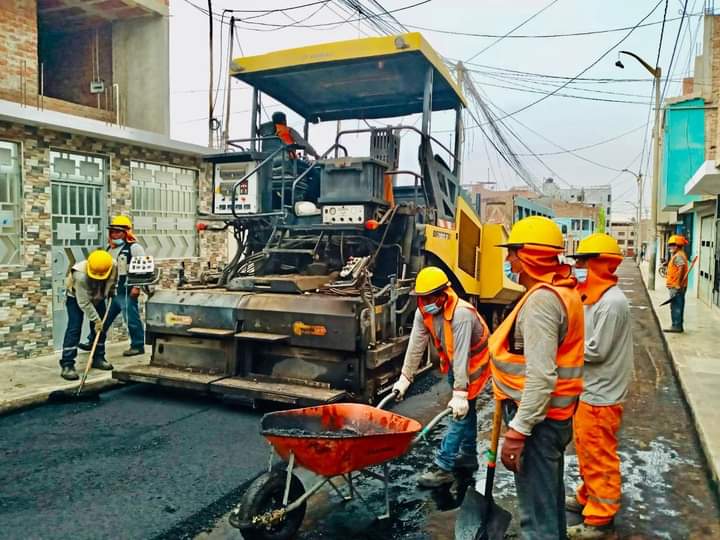 Laredo: asfaltan avenidas por más de S/ 1 millón