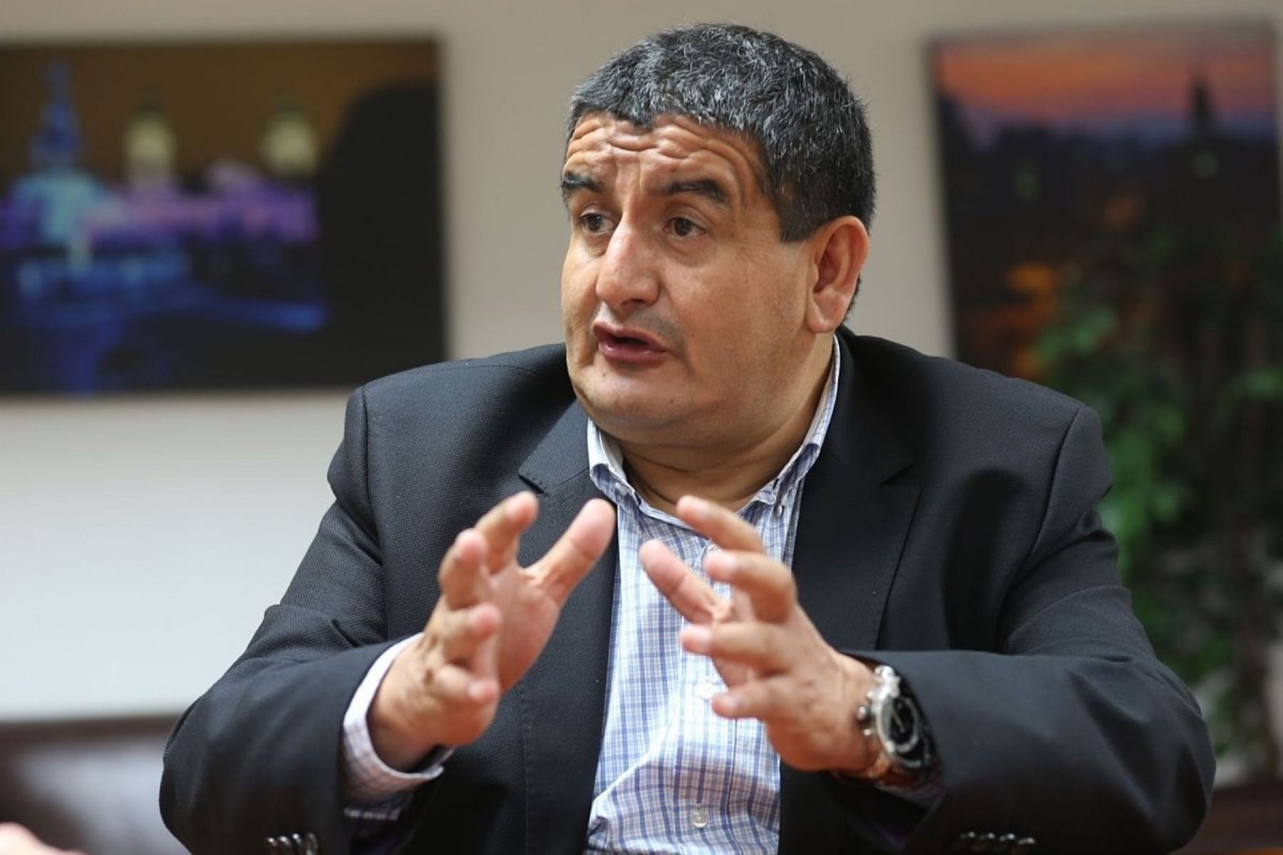 Sala resuelve solicitar levantamiento de inmunidad de Humberto Acuña
