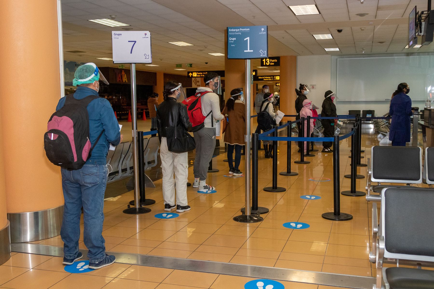 Rigen nuevas medidas para viajes aéreos nacionales