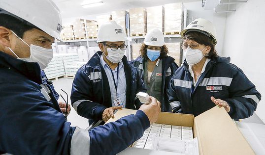Perú : Tras el arribo del primer lote de vacunas de Sinopharm, proceso de inmunización comenzó hoy martes 09 de Febrero en las regiones consideradas como de riesgo extremo