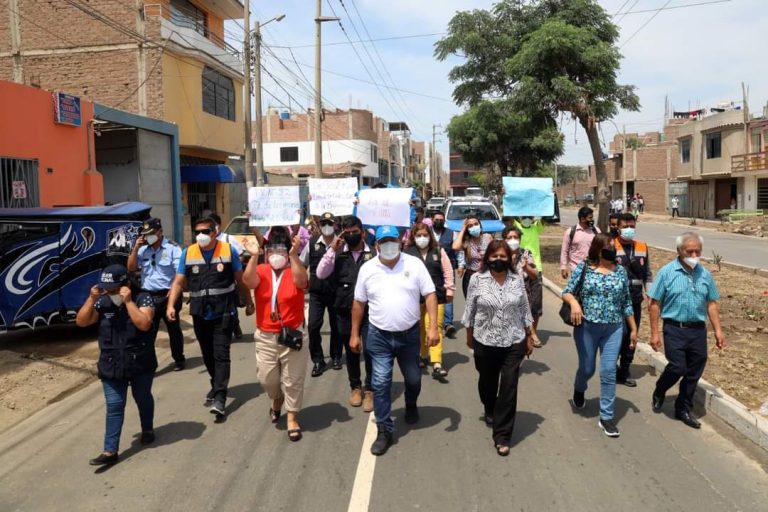 Mujer es agredida por simpatizantes de José Ruiz tras pedir hablar con él