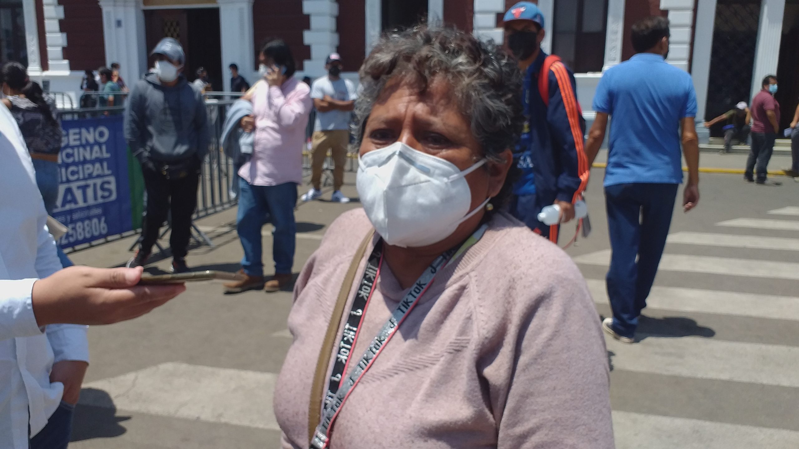 Trujillo: Mujer pide con urgencia oxígeno para salvar la vida de su madre