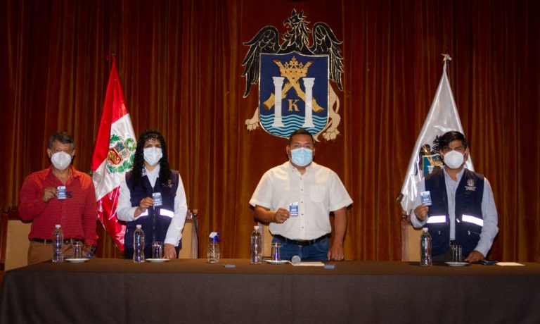 Municipalidad Provincial de Trujillo: entrega más de 200 credenciales vehiculares a comerciantes y vecinos