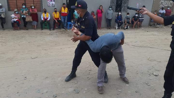 El Porvenir: agentes policiales  capacitan a vecinos para afrontar extorsiones
