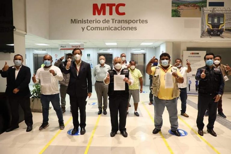 Perú: Gobierno y empresa de transporte acuerdan, firman protocolos y levantan la huelga indefinida