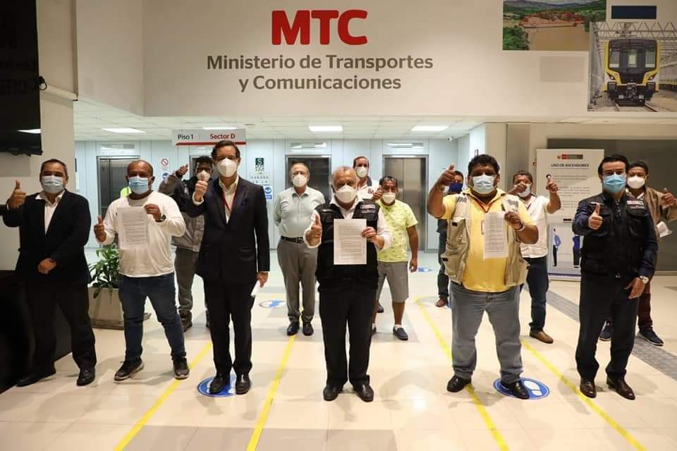 Perú: Gobierno y empresa de transporte acuerdan, firman protocolos y levantan la huelga indefinida