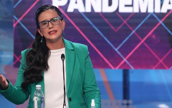 Veronika Mendoza: "Todo el mundo puede ver como se mueven mis cuentas"