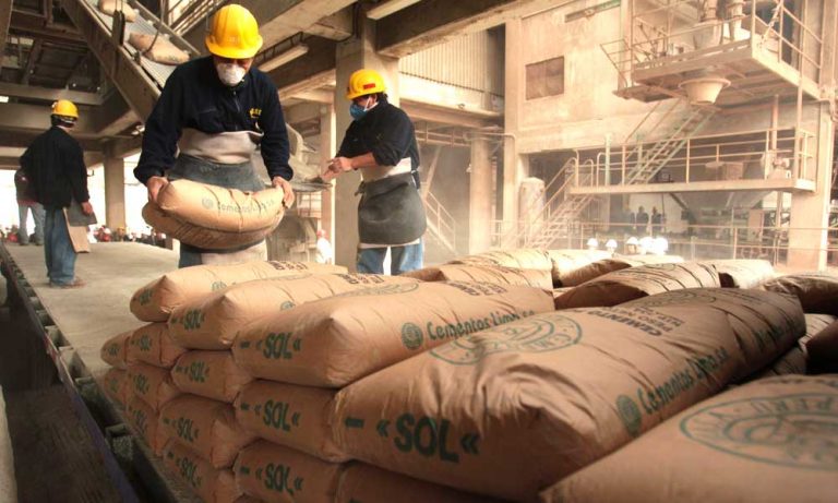 Federación de trabajadores en construcción civil demandan que bolsa de cemento se reduzca