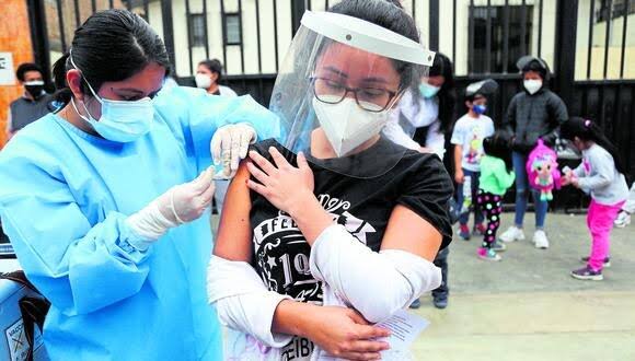 Gobierno indemnizará si sufre efectos severos por vacuna covid-19