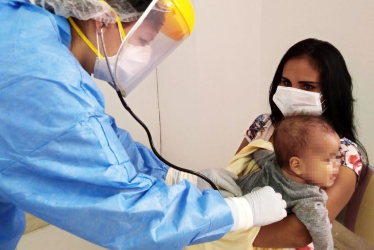 Defensoría exige atención de salud diferenciada para niños y adolescentes con COVID-19