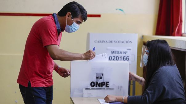 Defensoría del Pueblo: pide a la ONPE que no obligue a los electores a quitarse la máscara para verificar su identidad