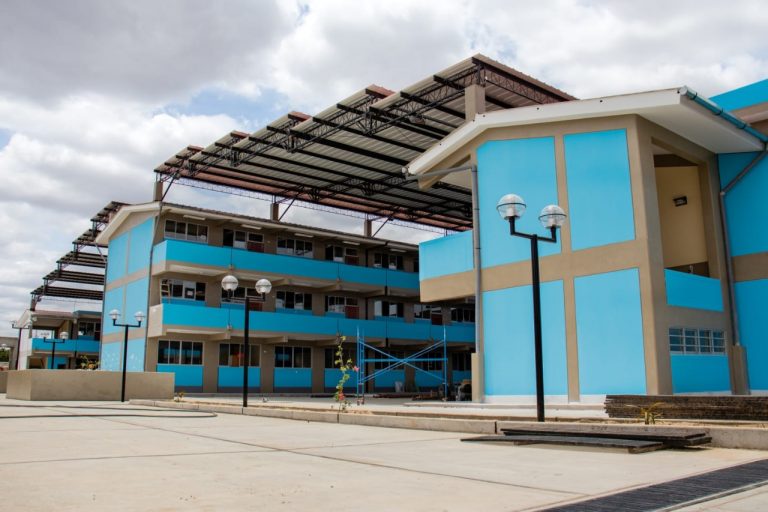 ARCC ha mejorado la infraestructura educativa de 172 colegios en ocho regiones del país