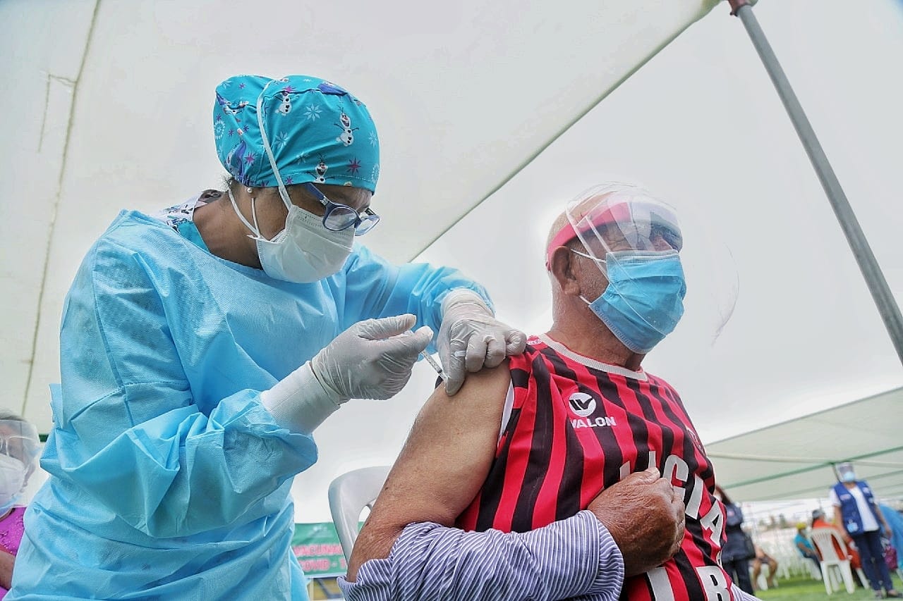 La Libertad: inició aplicación de la segunda dosis de vacunas Pfizer a los adultos mayores